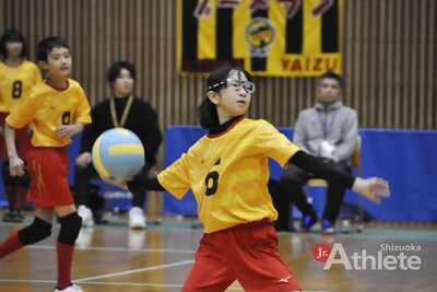 2月4日（日）、草薙総合運動場このはなアリーナにて、春の全国小学生ドッジボール選手権出場をかけた県の予選会が行われ、参加17チーム中、静岡市内の4チームが躍動した。
