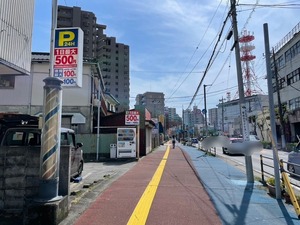 【沼津駅周辺駐車場】１日最大500円。三ツ目ガードを北から南にくぐって左側にあるコインパーキング。やすい。(沼津市三芳町)