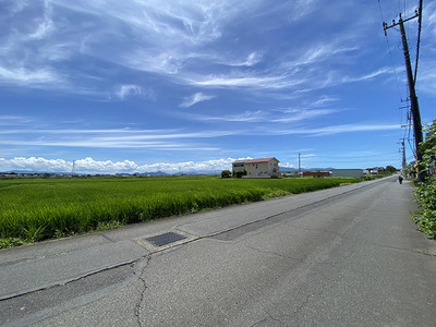 【ひゃっこい!湧水(2周目の55)】青野公会堂南の道路脇の湧水(沼津市青野)