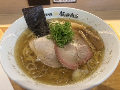 【ぬまつーグルメ】やっぱうますぎ、飯田商店。ららぽで、煮干し感めっちゃ感じる「にぼしらぁ麺」食べてきた。(沼津市東椎路)