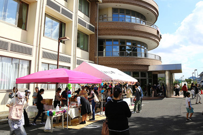 潮看祭で血圧測ったらドキドキした。明日(10月4日)は沼津市立看護専門学校の潮看祭。今年のテーマは「未来の健康をデザイン!」だってさ。