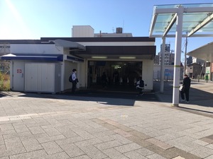 【休業情報】沼津駅北口改札のところのキヨスク沼津北口2号。のど飴を買おうと思ったら休業してる。