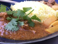 テラス席で食べる大浦飯店のスパイスカレー。毎週水曜日狩野川沿いで出店してる。沼津市上土町