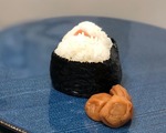 8分つきの新潟三和コシヒカリでにぎったおにぎり