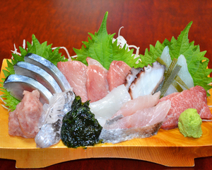 刺身盛り合わせ（本マグロ入り）