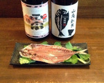 沼津のアジなど、焼酎や日本酒に合うおつまみと一緒に