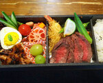 テイクアウトのおもてなし洋食弁当（手作り洋食の品々を詰め込みました）