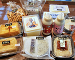 豆腐や油揚げのほか、さまざまな大豆製品を店内販売