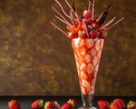 伊豆産紅ほっぺのプレミアムいちごパフェ ※土・日曜日、1日3食限定（季節限定）
