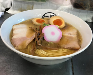 「和歌山ラーメン」深みのある旨みを感じられるシンプルなスープと、和歌山のしょうゆ、麺を使っています