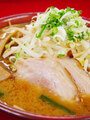 「みそラーメン（太麺）」五種の味噌をブレンド、手間ひまかけた深み
