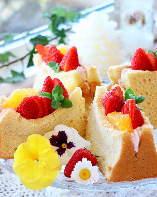いちごクリームのシフォンケーキ