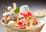 厳選　天然地魚と旬の魚介の「富士山盛り」