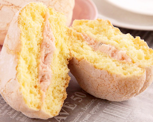 「桜ブッセ」ふわふわ食感と口いっぱいに広がる桜の香り（季節限定）150円（税別）