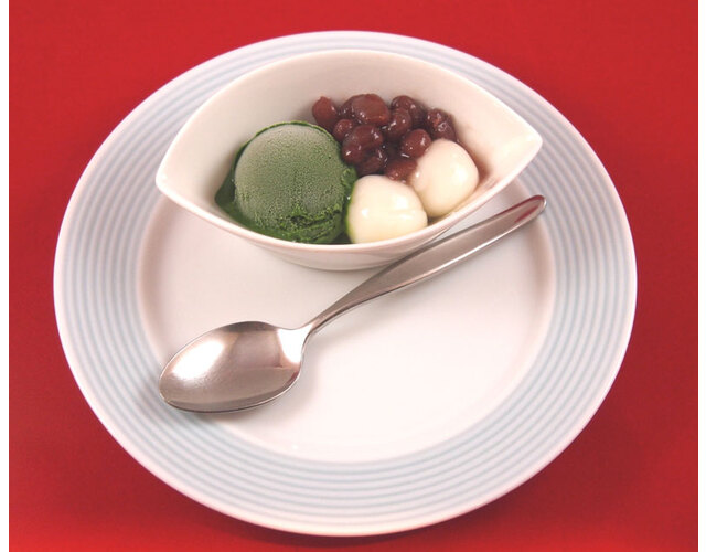 抹茶白玉小豆（食事とのセットメニュー）。「ななや」のジェラートNo.3を使用