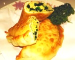 大判焼き餃子（にら卵）定番中の定番ですが、その座布団をもう一枚上げられるかどうかはその相性と味わいを食して頂かないと解らないと思います！