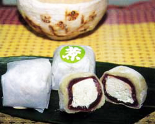 もっちりやわらかな皮であんと生クリームを包んだ「川根大福」