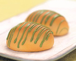 香一服 ミルク風味の生地でアーモンド入りのやぶきた茶餡を包んだ焼き菓子