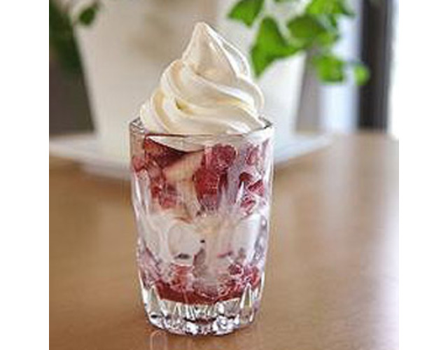 シャリシャリ苺のソフトクリーム