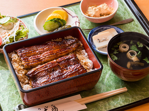 共水うなぎ御膳（肝吸い、うなカマ、ミニサラダ、香の物、甘味付）