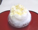 かき氷（夏季）ミルク金時。常連客一番人気。自家製小豆が好評