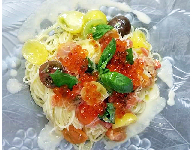 蟹とイクラと彩りトマトのカッペリーニ（冷製パスタ）
