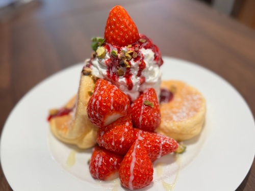 ストロベリーパンケーキ