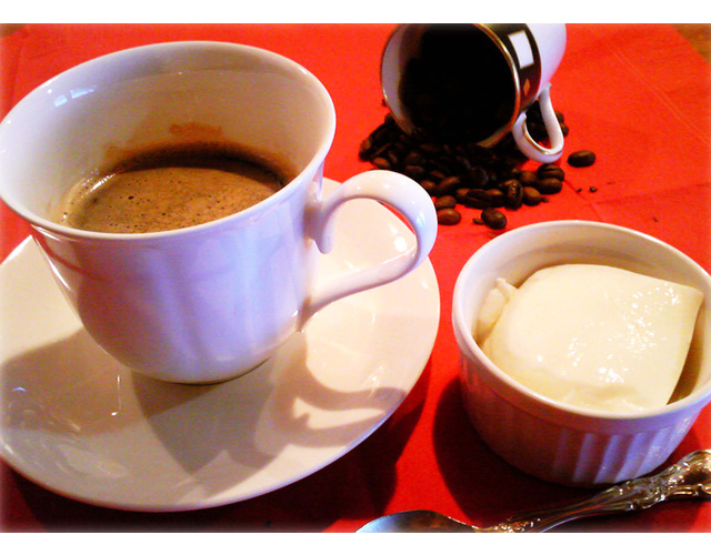 コーヒーと自家製杏仁豆腐