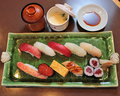 茶碗蒸しとお椀付きの「特上にぎり」2160円