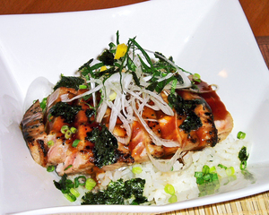 マグロステーキ丼／マグロを使った創作料理
