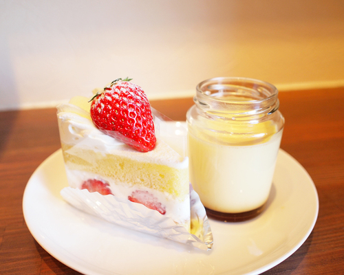 ショートケーキと美黄卵のプリン