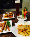 ビールに合うおつまみや食事も揃っています