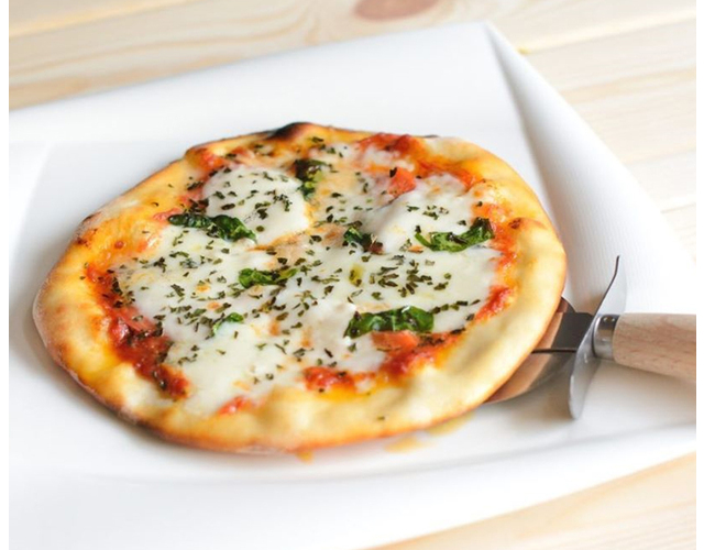 人気のピザは「マルゲリータ」テイクアウトOK
