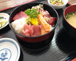 人気メニューの海鮮丼