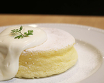 甘さ控えめ ホイップクリームのパンケーキ