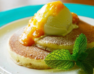 手作りの西浦みかんジャムが美味しい「みかん＆バニラのパンケーキ」
