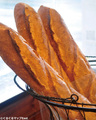 長時間発酵により粉の旨みを引き出した「フランスパン」