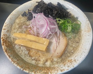 朝限定の背脂煮干しそば  バチッと効いた煮干しと背脂がくせになる一杯