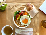 テイクアウトメニュー 朝霧ヨーグル豚のキーマカレー丼オニオンスープ付