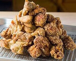 白から揚げ・黒から揚げの2種類