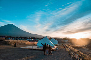 お茶の香りに癒される!? 富士山の麓でアウトドアサウナを体験