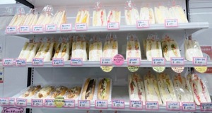 海鮮丼専門店の中にカフェ!?こだわり具材の絶品海鮮サンドイッチ／浜松