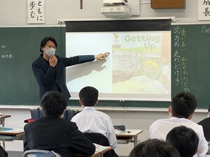 語学は絶対「耳」から学ぶ！カタカナ英語では、英会話が成立しないワケ