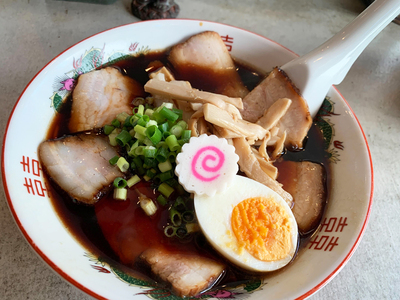 豊かな自然とともにこだわりのラーメンを味わえる「ラーメン屋 金次郎」／森町