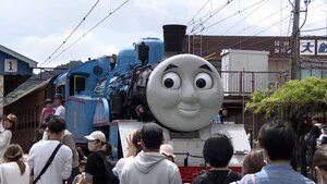 「これに乗るため父親になった！」乗客歓喜「きかんしゃトーマス号」運行始まる＝静岡・大井川鉄道