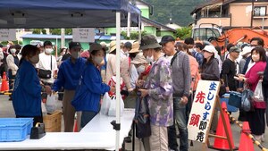 シラス丼「めっちゃおいしい!」 用宗漁港まつり 4年ぶりのにぎわい戻る＝静岡市