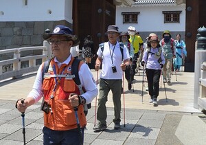ノルディック・ウォークで“プチ旅行”はいかが？ポールを両手に健康づくり、幅広い世代に人気上昇中！