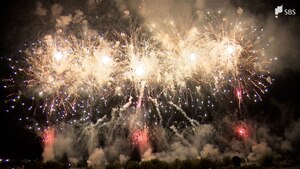 「感動しすぎて」「一生の思い出」ディズニーのドローンショーもたっぷりと　55万人が安倍川花火に酔う