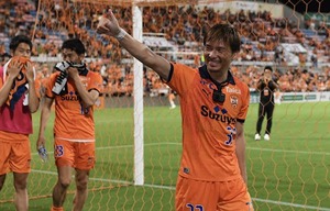 【フォト】乾が魅せた！オレンジサポが沸いた！清水エスパルスが山形に3−0快勝〈J2第34節〉