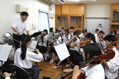 瑞々しい音に感激！！10月にウィーンの一流音楽家と共演する静岡県立清水南高等学校・同中等部管弦楽部の練習を見学させていただきました。